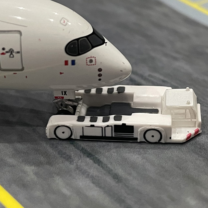 1:400 Scale Aircraft Tractor T - Horseshoe Game Set recension och pris